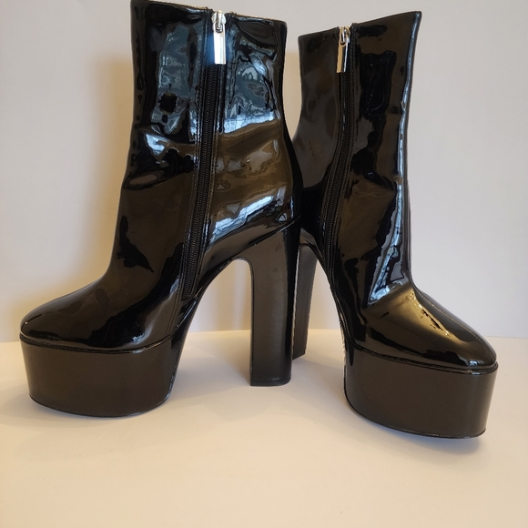 Steve Madden Passion Black Patent Booties Size 10M - Picture 2 of 6